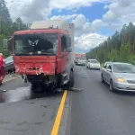 Водитель BMW выехал на встречку и въехал в большегруз на трассе в Тальменском районе
