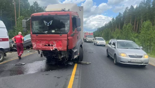 Водитель BMW выехал на встречку и въехал в большегруз на трассе в Тальменском районе