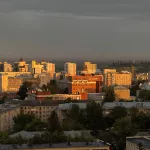 Вечернее небо над Барнаулом окрасили радуга и красочный закат. Фото