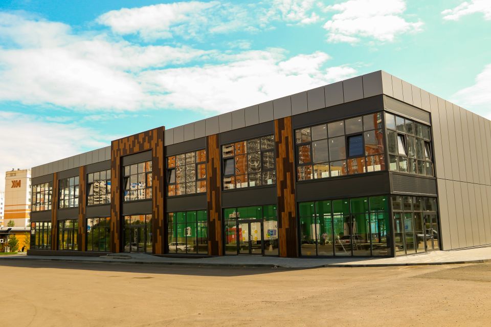 Здание физкультурно-оздоровительного центра Здание физкультурно-оздоровительного центра