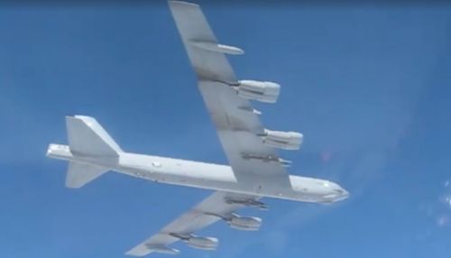 Видео бомбардировщика ВВС США над Балтикой появилось в Сети