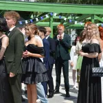 Банкет, лимузин и платье: в какую сумму обходится прощание со школой в Барнауле