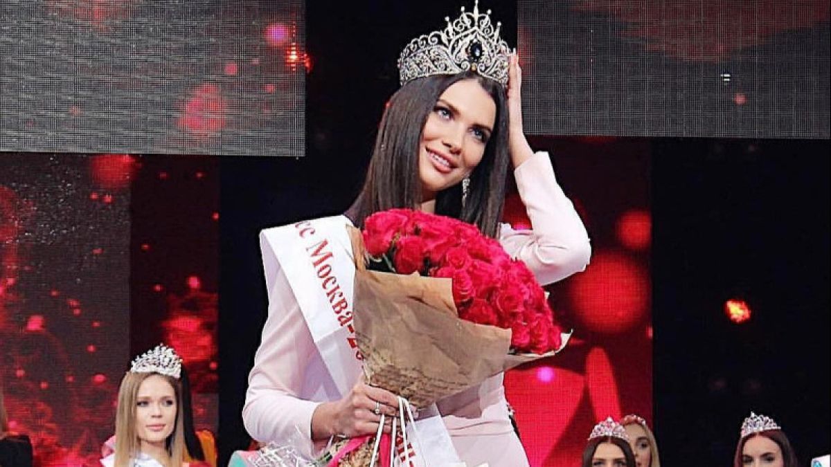 Организаторы "Мисс Москва" объяснили решение лишить короны победительницу