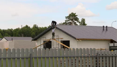 Нужнее школы? Почему в барнаульском поселке предлагают построить ледовый дворец