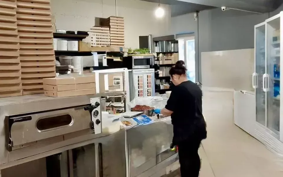 Производители треугольной пиццы в Барнауле продают бизнес из-за нехватки времени