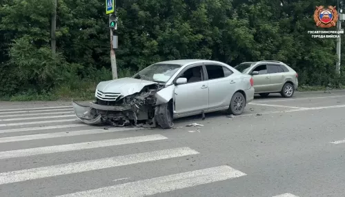 75-летний водитель протаранил несколько автомобилей в Бийске: есть пострадавшие