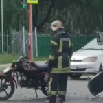 Газель в Барнауле сбила 18-летнего парня на мопеде