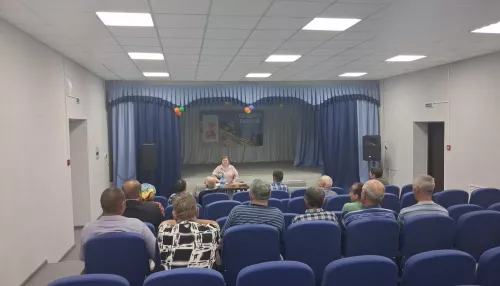 Евгения Боровикова приняла в работу наболевшие проблемы жителей Крутихинского района