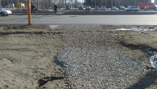 Барнаульцы бьют тревогу из-за уходящего под землю пешеходного перехода