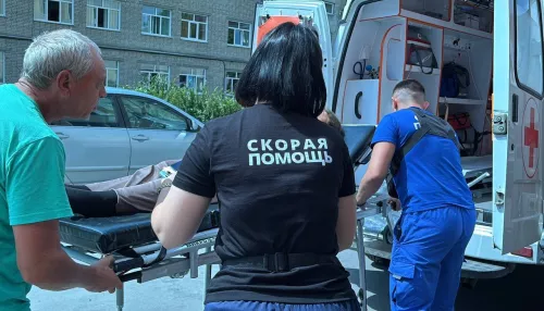 Автомобиль сбил 14-летнюю девочку на самокате в Бийске, она серьезно пострадала