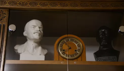 От церковных реликвий до советских раритетов: как живет антикварный Барнаул. Фото