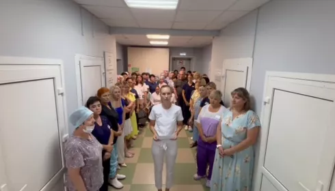 Коллектив детской стоматологической поликлиники Барнаула пригрозил массово уволиться