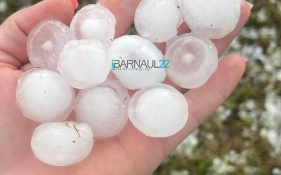 Град размером с грецкий орех выпал в Алтайском крае. Фото