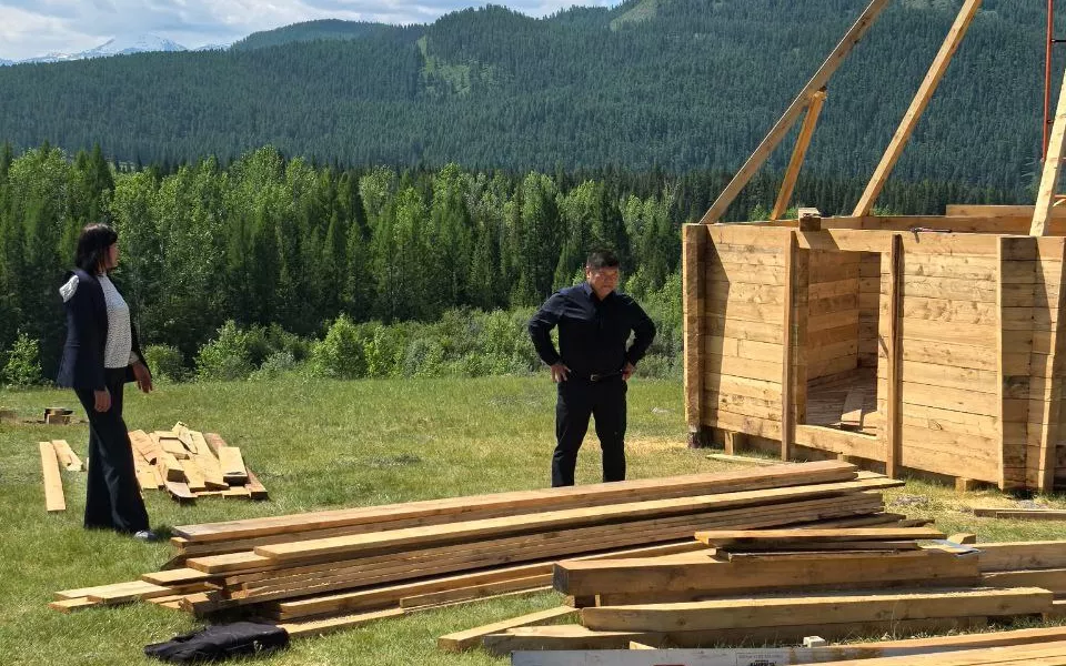 В Улаганском районе Республики Алтай благоустраивают целебный источник Кутук