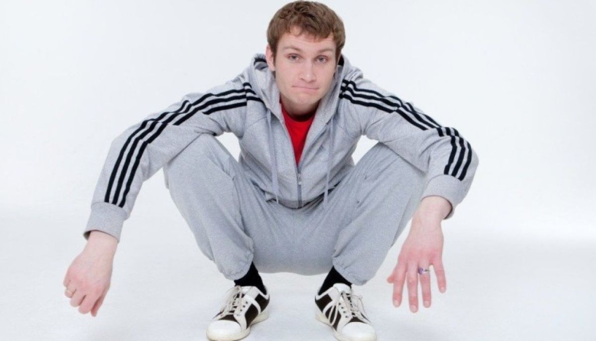 Заря он все на корточках. Заря он все на корточках. Парень на корточках. Заря он все на корточках. Заря он все на корточках.