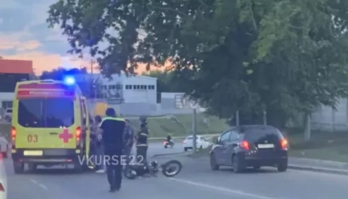 В Барнауле мопедист врезался в препятствие и оказался в больнице