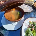 Российские туристы жалуются на депозиты и платный вход в кафе Абхазии