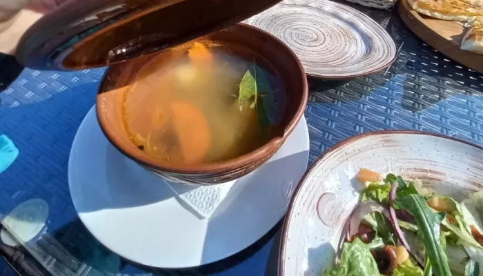 Российские туристы жалуются на депозиты и платный вход в кафе Абхазии