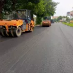 В Бийске улица Ленина готова на 90%: завершается укладка асфальта