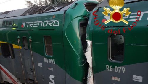 Около 50 человек пострадали при столкновении поездов в Италии