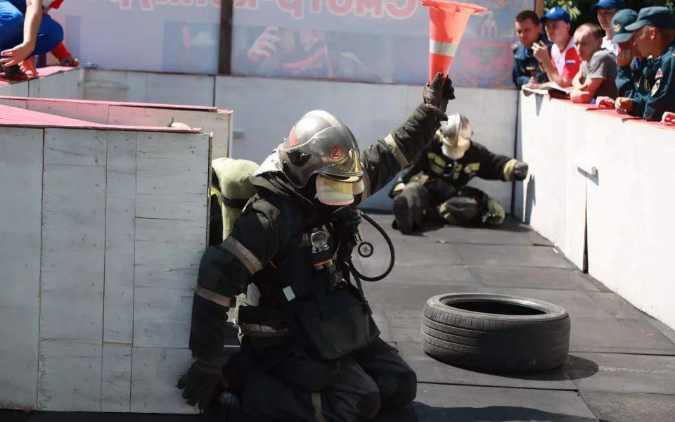 Mayday! Mayday! Бойцы МЧС прошли новые испытания на смотре-конкурсе в Барнауле. Фото