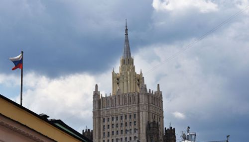 Семья сапсанов вернулась на шпиль здания российского МИД в Москве