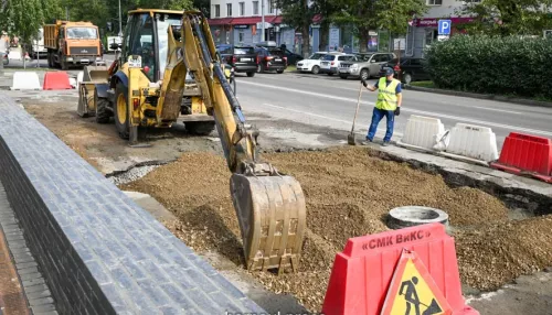 Сутки без воды: в центре Барнаула начали подключение нового водовода