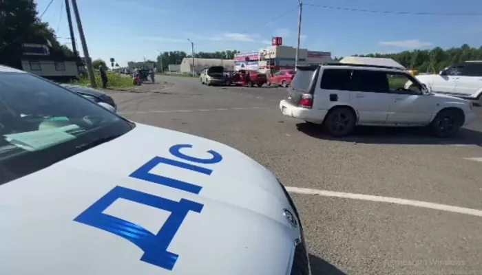 Четыре человека пострадали в массовом ДТП в Бийске