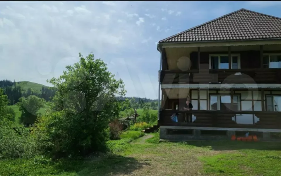 Эко-дом, куда приезжали известные гости, продают в Алтайском крае за 18 млн рублей