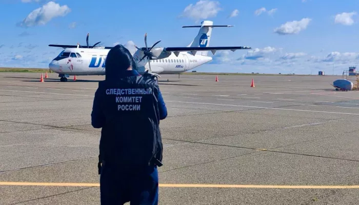 В аэропорту Барнаула из-за отказа системы отменили вылет самолета в Сургут