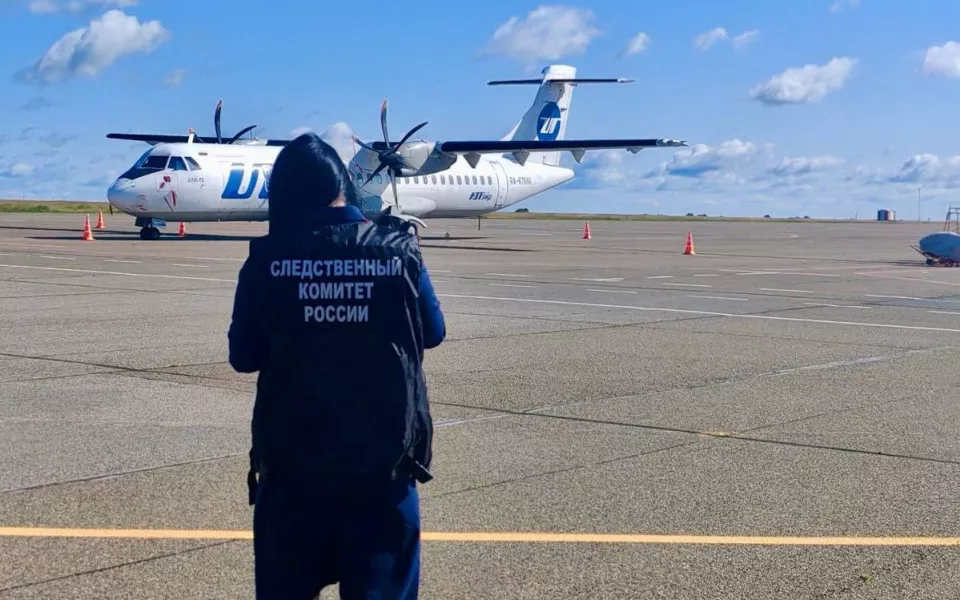 В аэропорту Барнаула из-за отказа системы отменили вылет самолета в Сургут