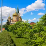 Живые чертоги памяти. Как выглядят скверы центра Барнаула и их застывшие обитатели