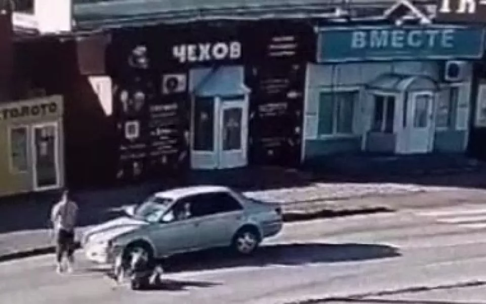 Водитель в Алейске сбил пешехода и повез в больницу