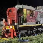 Тепловоз по неизвестной причине сошел с рельсов в Барнауле