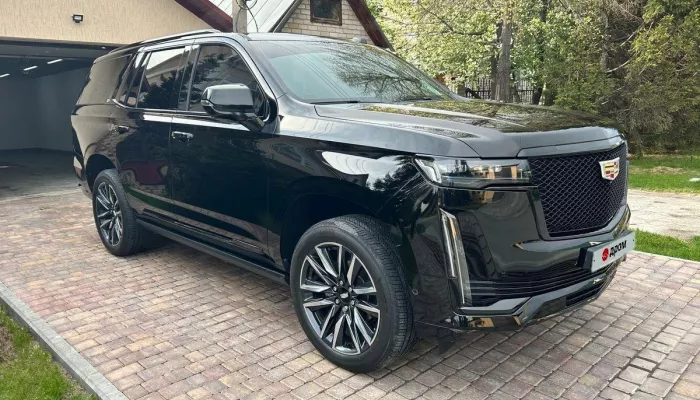 Бронированный Cadillac продают в Барнауле почти за 10,9 млн рублей. Фото