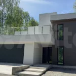 Коттедж в стиле хайтек продают в сосновом лесу в Горном Алтае за 89 млн руб. Фото