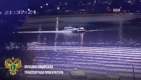 Появилось видео столкновения двух моторных лодок на Телецком озере