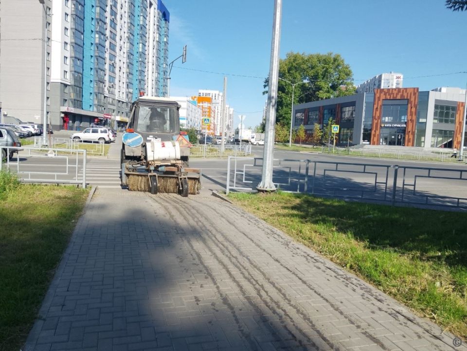 Покос травы и чистка дорог в Барнауле