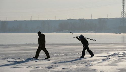 В МЧС предложили ломать лед ради безопасности рыбаков