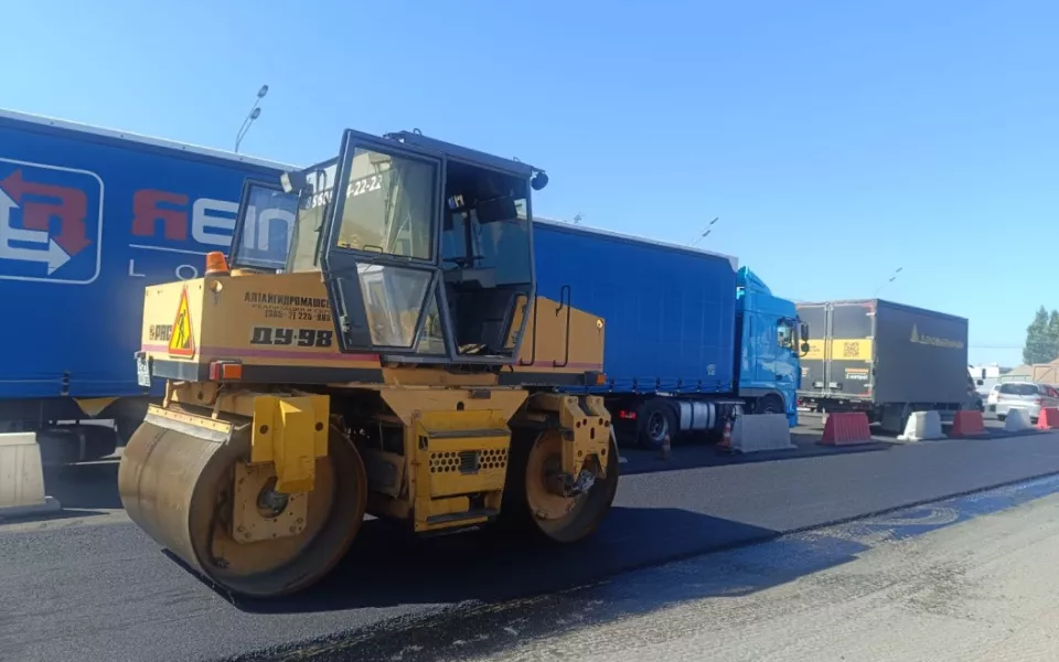 В Барнауле продолжают ремонтировать Павловский тракт по нацпроекту