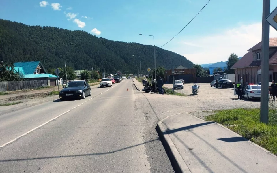 В Республике Алтай столкнулись мотоцикл и УАЗ, есть пострадавшие