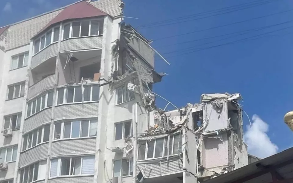 Момент обрушения десятиэтажного дома в Саратове попал на камеры. Видео