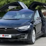 Электромобиль Tesla с белоснежными сиденьями продают за 5,2 млн рублей в Барнауле