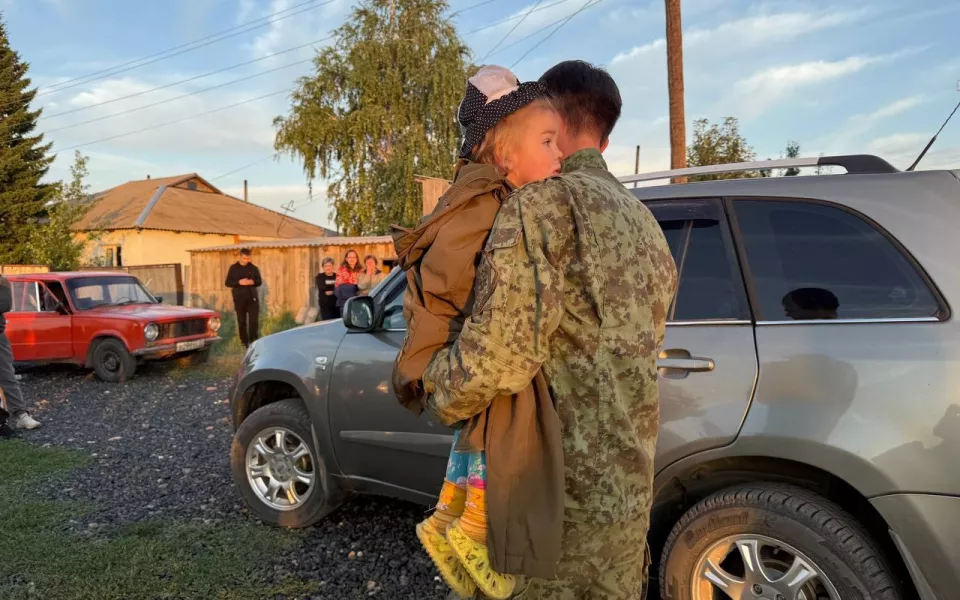 Слезы, карты, дроны: пропавшую двухлетнюю девочку нашли в Алтайском крае