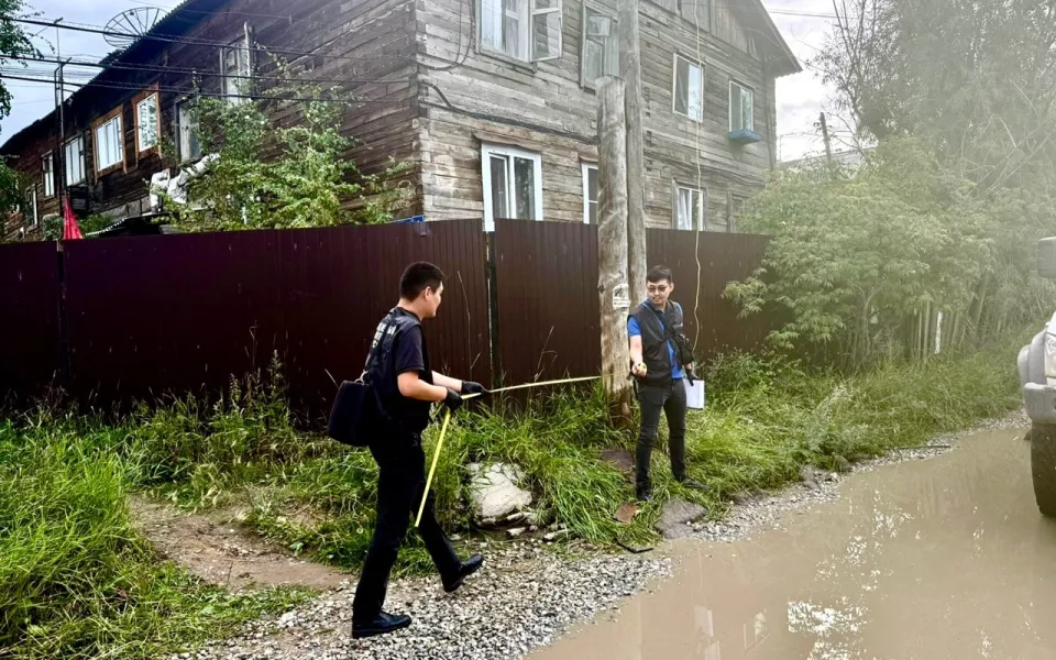 Восьмилетний мальчик дотронулся до висящего провода и умер