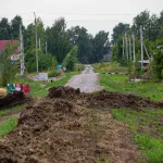 Изоляция поневоле: жителям барнаульского Бельмесево вновь перекрыли дорогу