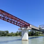Осенью 26-го поедем: новый Платовский мост в Республике Алтай готов на 70%. Фото