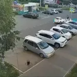 Двое детей в Барнауле вылетели на самокатах под машину