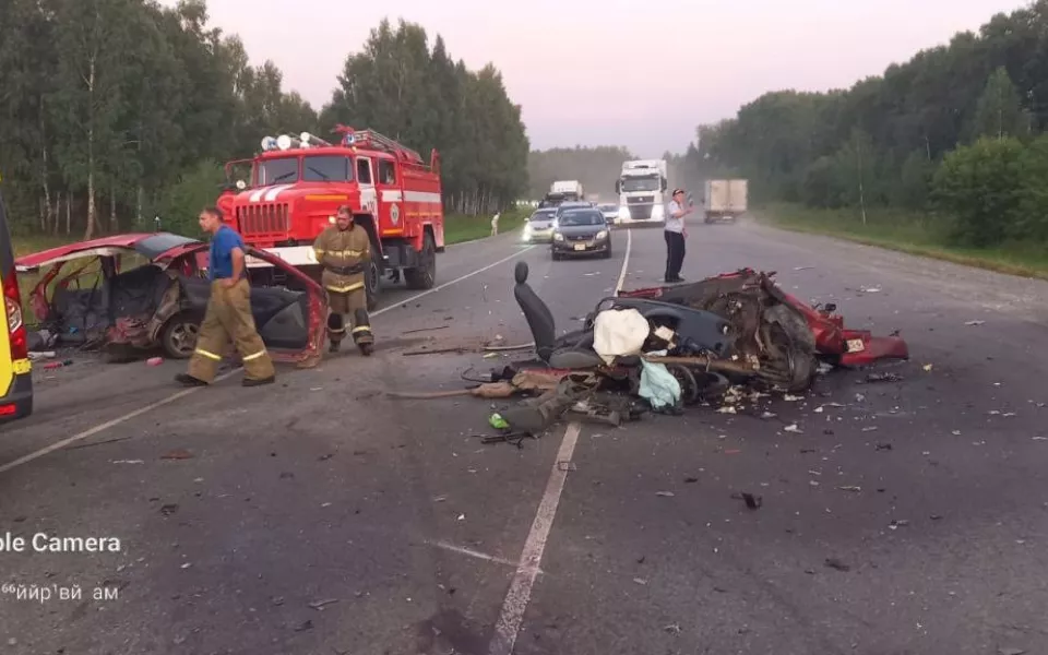Иномарку разорвало пополам в смертельном ДТП на новосибирской трассе
