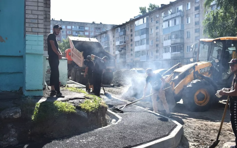 В Барнауле продолжается благоустройство дворов: где проходят работы